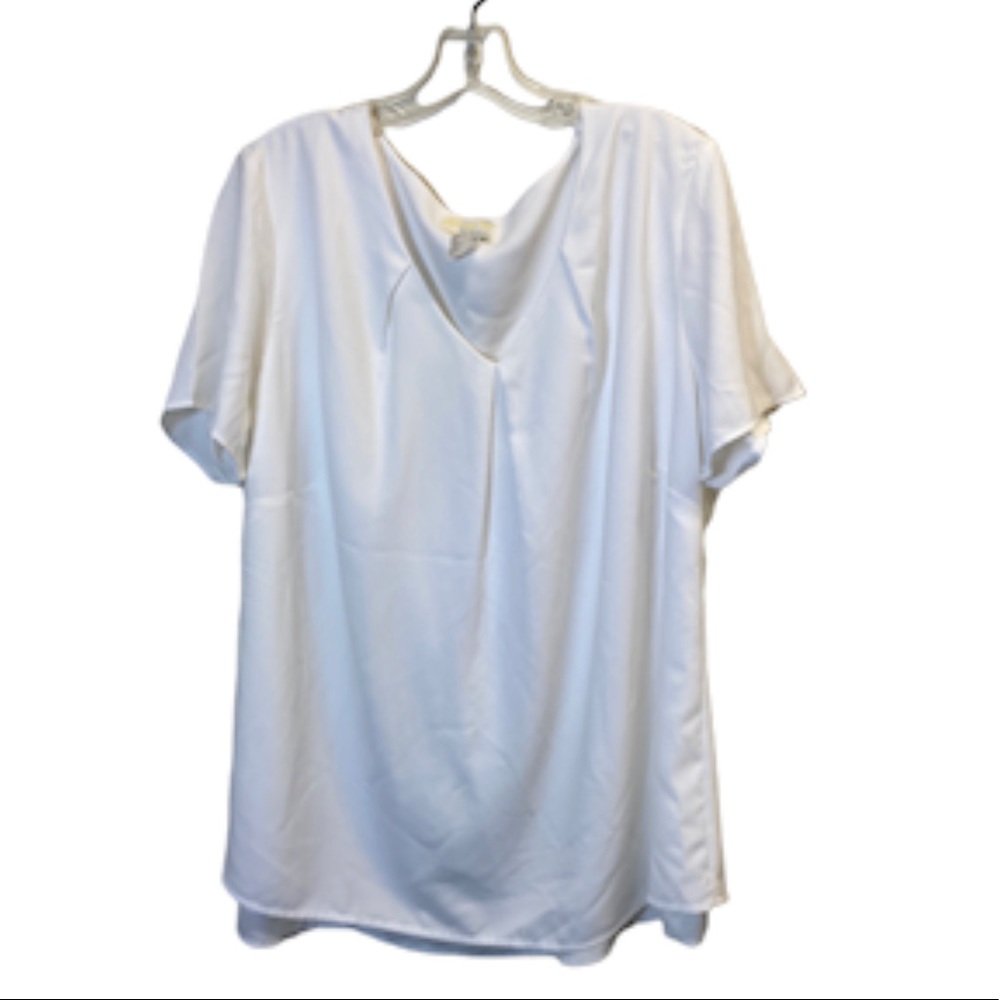 Alessa W  V-neck White Top Size 20
